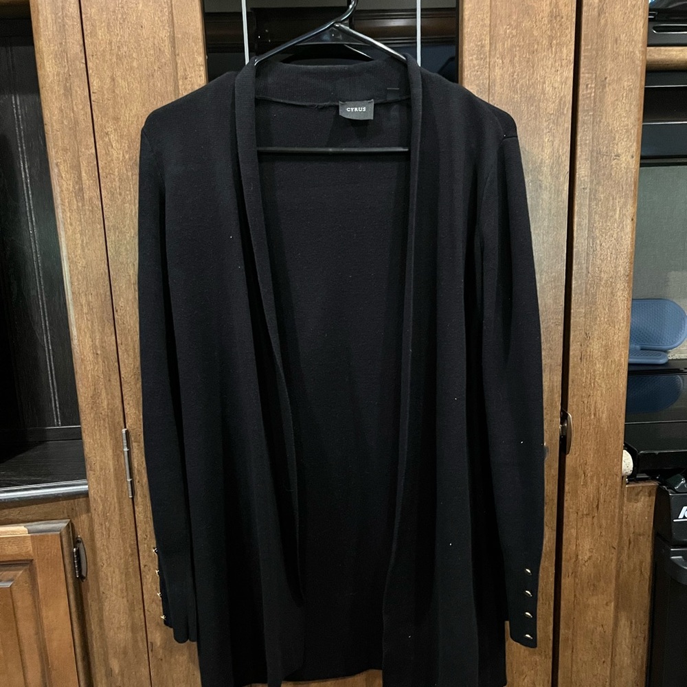 Cyrus Classic Black Sweater